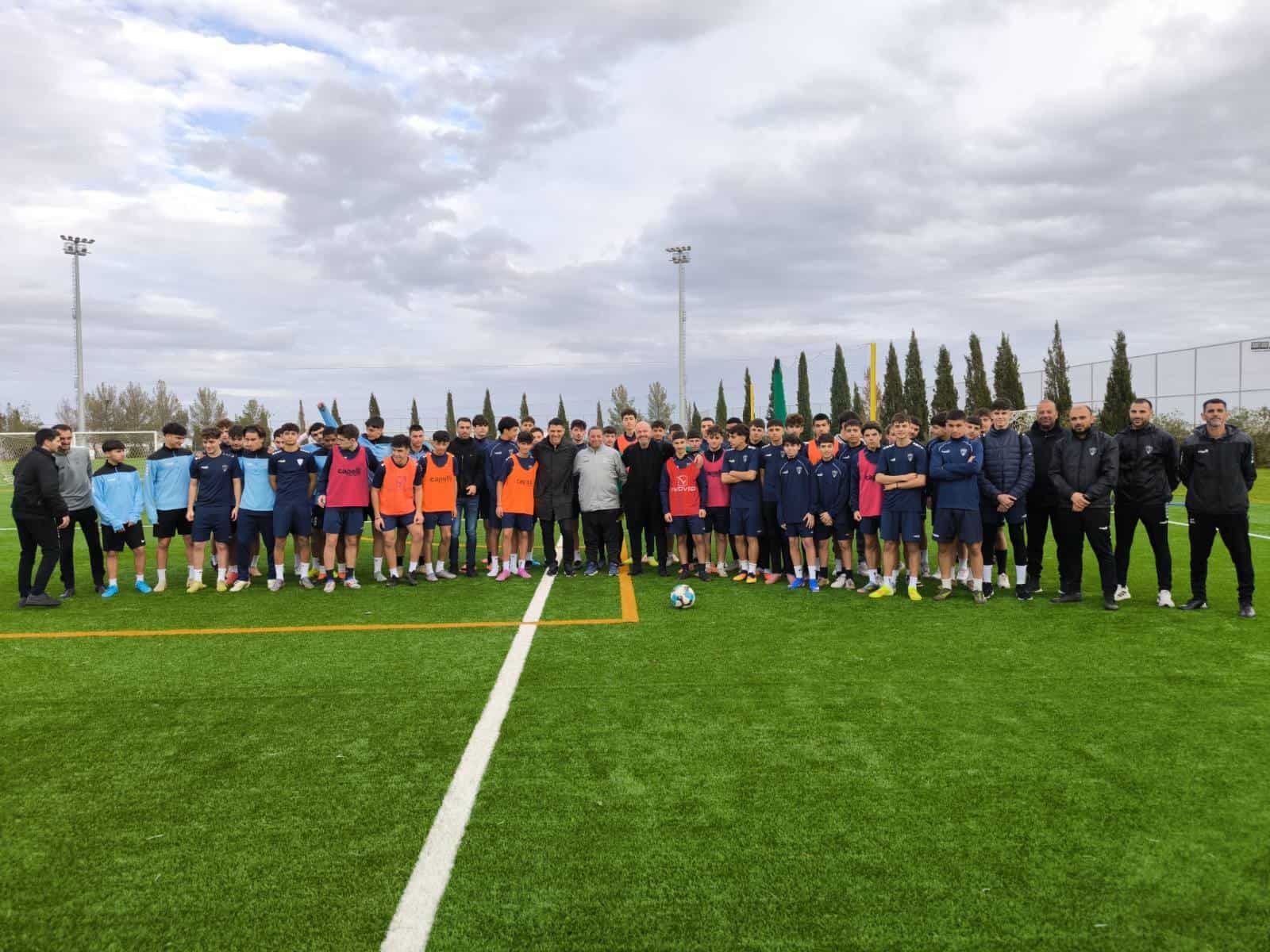 Ο LEGEND 2004 Κώστας Κατσουράνης στην Ακαδημία Ποδοσφαίρου ΟΜΟΝΟΙΑΣ Αραδίππου! Εικόνες